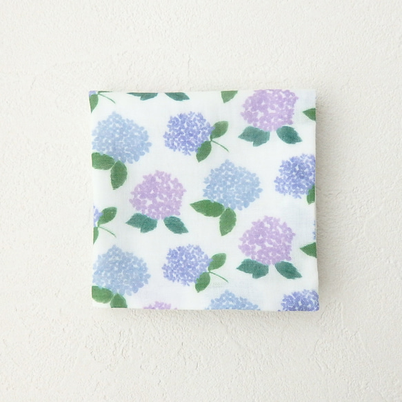 〈特集掲載〉紫陽花のふわふわガーゼハンカチ 1枚目の画像
