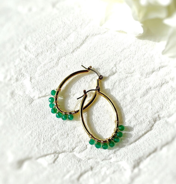 チタンポスト♢グリーンオニキスのオーバルフープピアス ピアス 