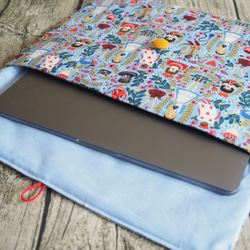 イギリス製 ピンクとブルー 不思議の国のアリス ラップトップバッグ スイッチ ipad タブレット 保護カバー 収納バッグ 3枚目の画像
