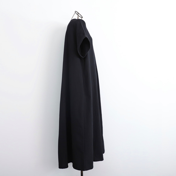 棉亞麻鑰匙領連衣裙黑色 第9張的照片