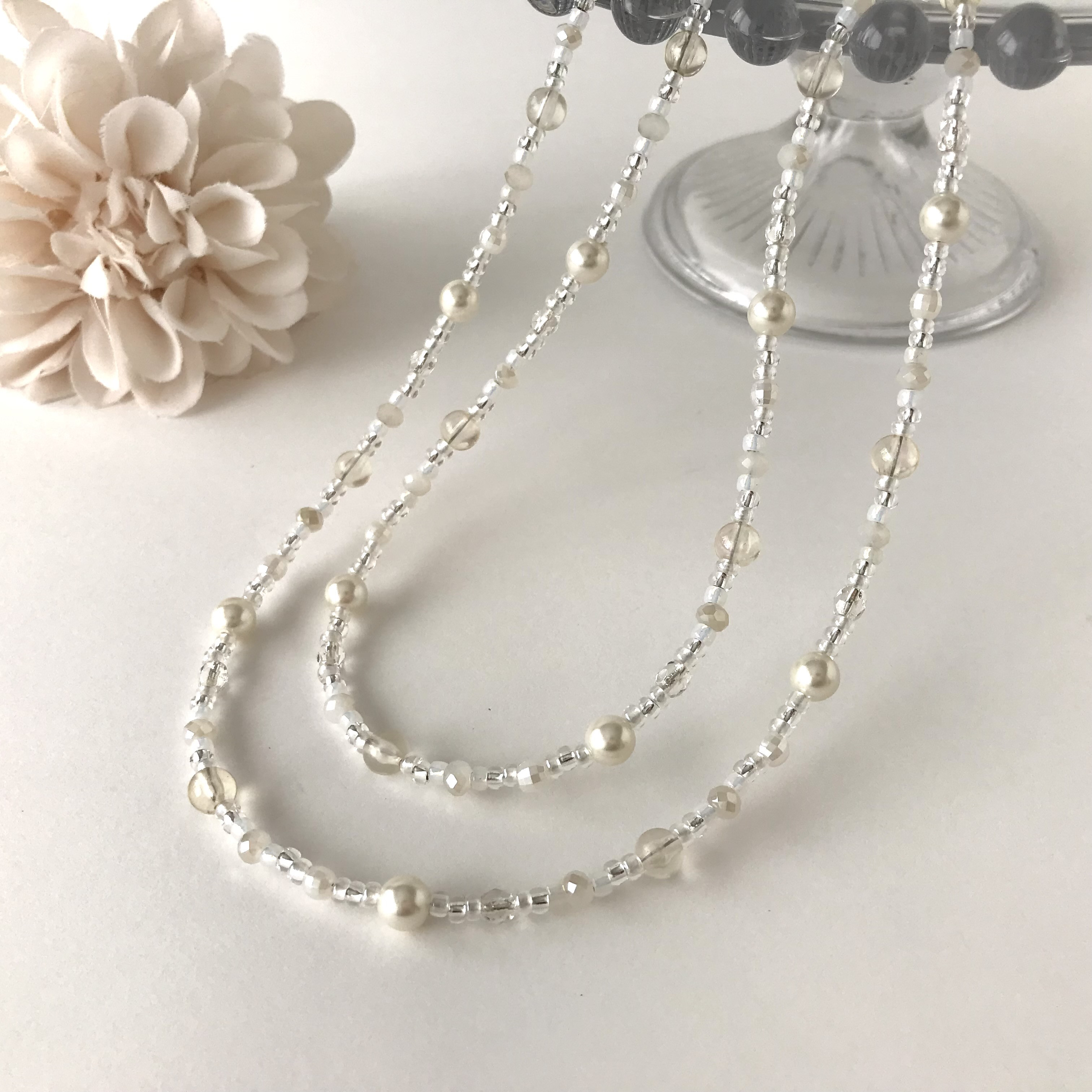 新着 ホワイトビーズ ７連ロングネックレス アクセサリー