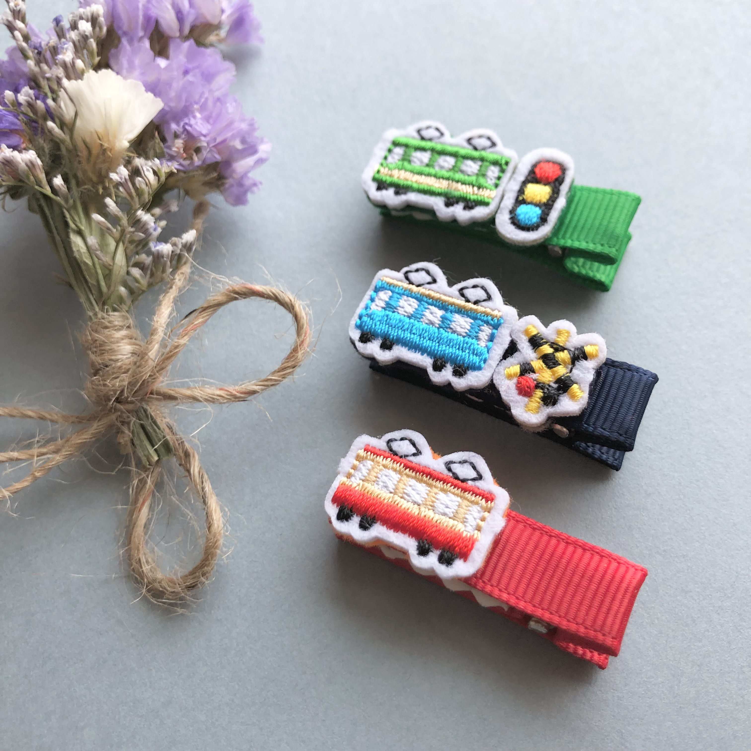 送料込み3つセット♩カンカンカンのベビーヘアクリップ 雑貨・その他