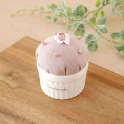 ストロベリーのピンクッションカップケーキ（まち針5本付） 2枚目の画像