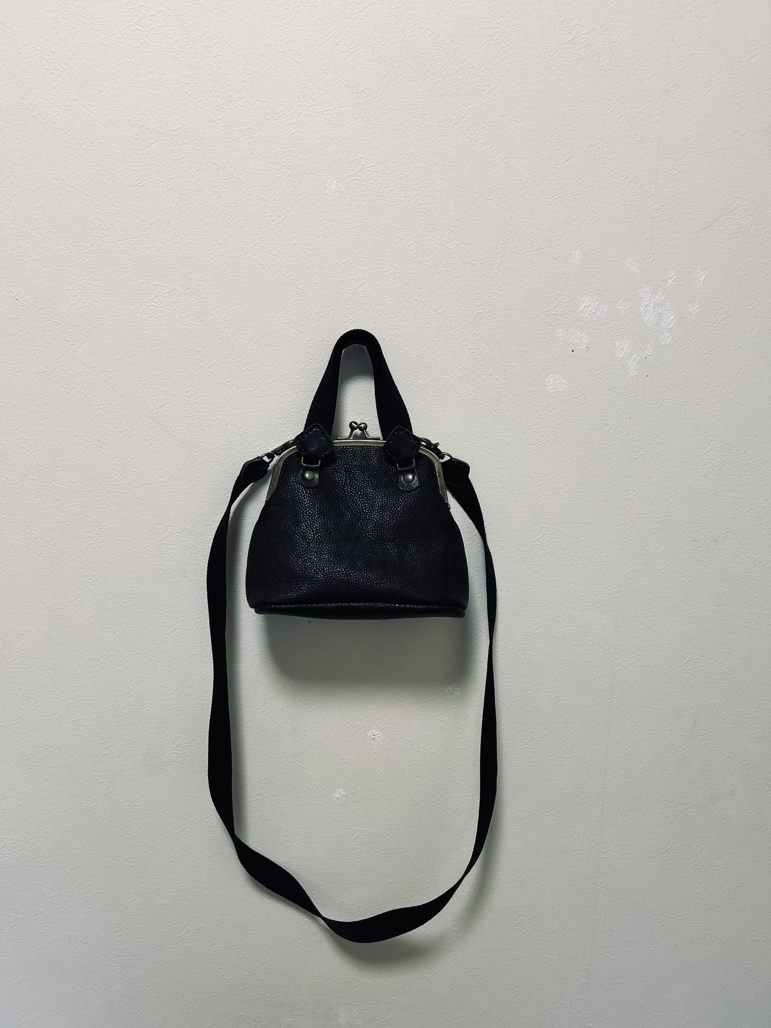 姫路レザー2wayがま口ポシェット◆黒　スマホショルダー　サコッシュ　革バック　がま口バック　『ひとめぼれ新作2026』 7,425円