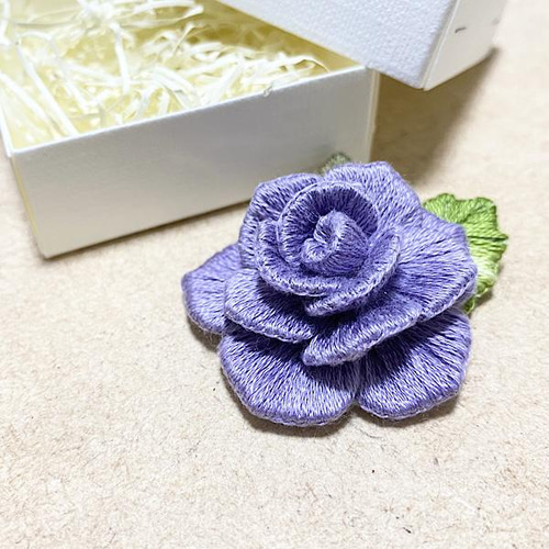 アキオモリ・デザイン薔薇ブローチ ブローチ | Akio Mori