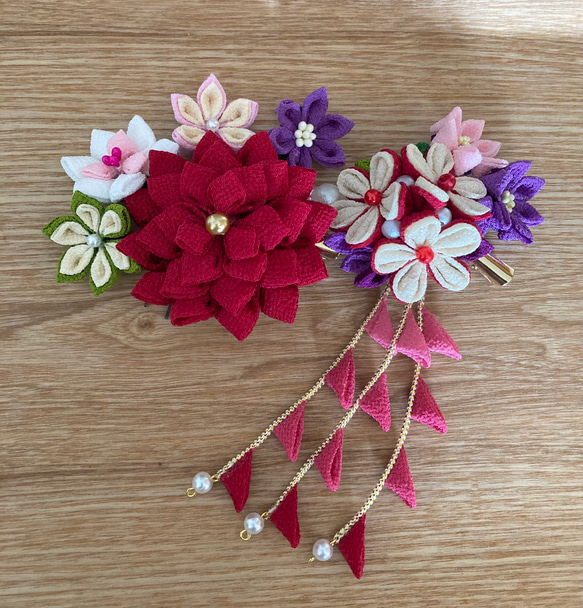 つまみ細工髪飾り 赤 成人式 七五三 卒業式 袴 ヘアクリップ・バナナ