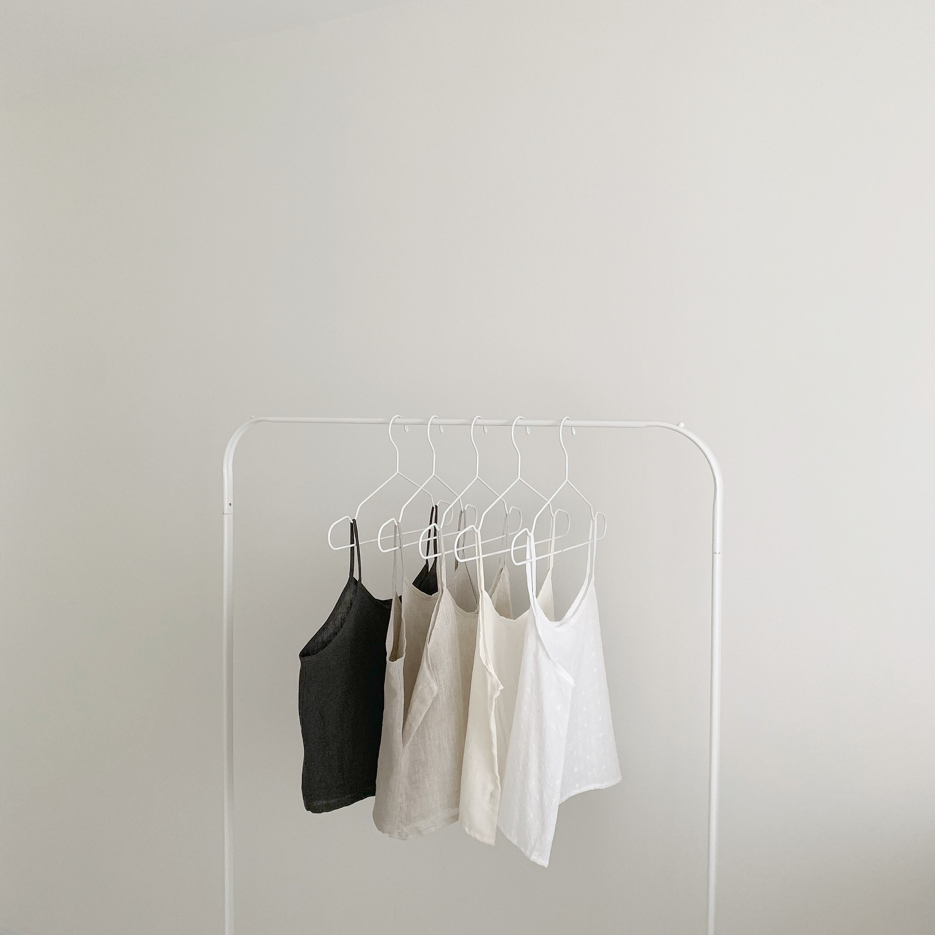 デコルテをうつくしく見せる、ヨーロッパリネンのキャミソール