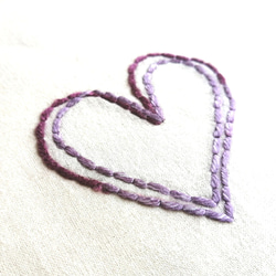 【刺繍】紫のハート　トートバッグ　ショルダーバッグ　2way　生成り　コットン　A4サイズ 2枚目の画像