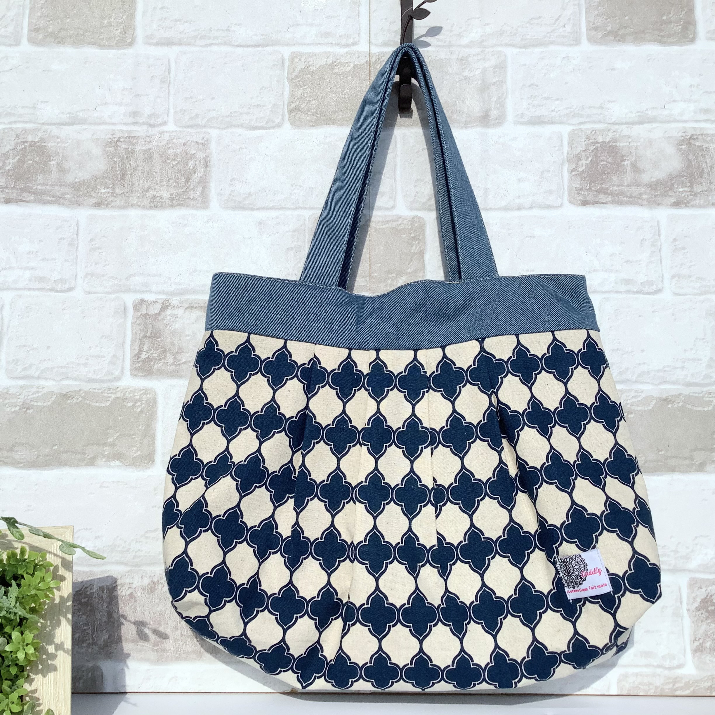 【ファスナー付きMサイズ】モロッカン柄　綿麻グラニーバッグ　ネイビー　＜通勤バッグにオススメサイズ！＞