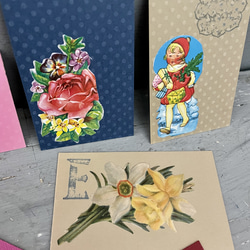 19世紀に生まれた紙細工　Germany　クロモス２枚set　くまと女の子＆花　395/434 6枚目の画像