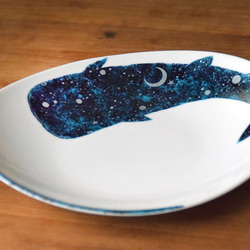 ジンベエザメ～夜空と三日月楕円皿M（単品） 中皿 くらしをあそぶ展