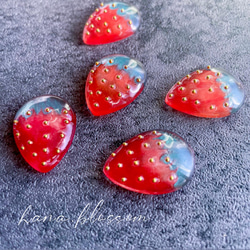 glass drop water strawberry Earrings 8枚目の画像