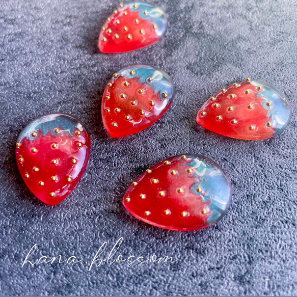 glass drop water strawberry Earrings 8枚目の画像