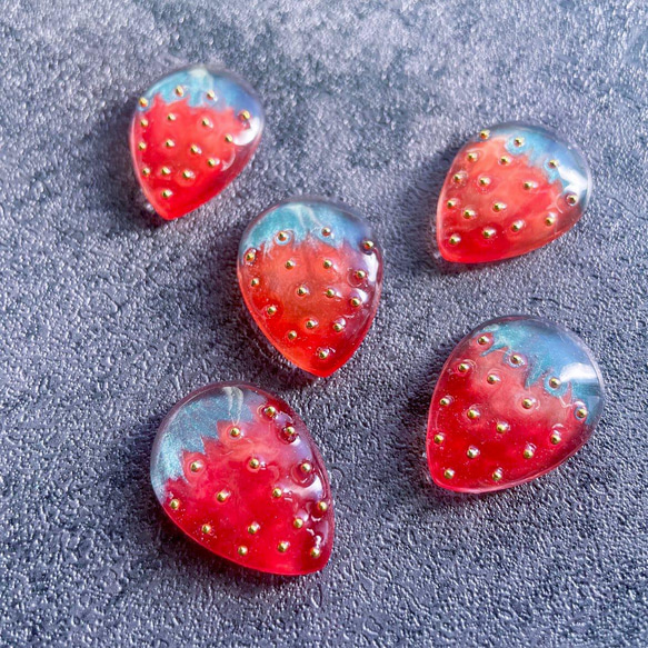 glass drop water strawberry Earrings 5枚目の画像