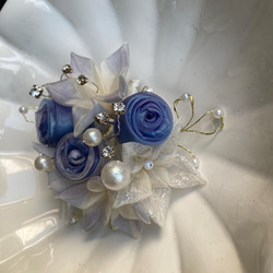 オーガンジーの青紫コサージュ 3枚目の画像