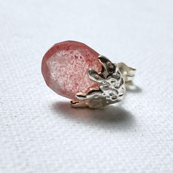 赤い蕾のピアス【gem bud pierce＜Pink Epidote in Quartz＞】 4枚目の画像