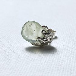 ライトグリーンの蕾のピアス【gem bud pierce＜Prehnite＞】 8枚目の画像