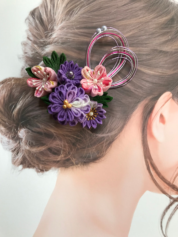 つまみ細工のコームの髪飾り　菊紫色と桜と小菊２種とUピンの水引のセット 1枚目の画像