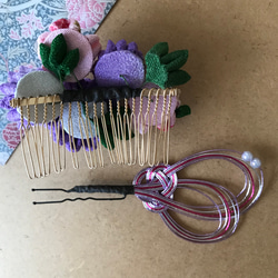 つまみ細工のコームの髪飾り　菊紫色と桜と小菊２種とUピンの水引のセット 4枚目の画像
