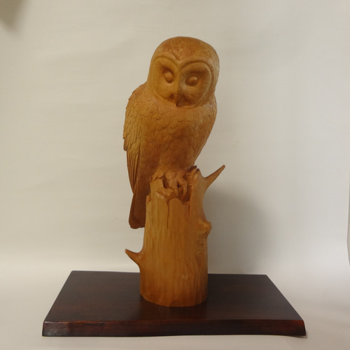 木製フクロウ彫刻 約30cm 木製フクロウ彫刻 約30cm 高 - メルカリ