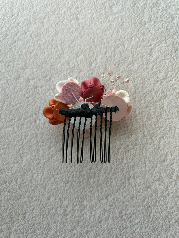 つまみ細工のコーム髪飾り　小花５輪 3枚目の画像
