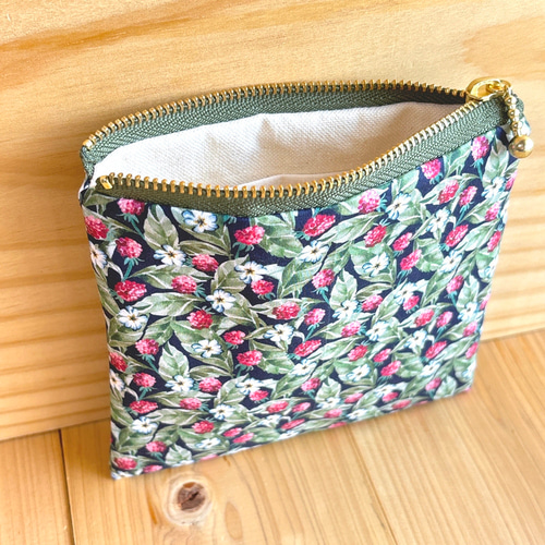 リバティポーチファイフ・ベリーズフリルポーチ