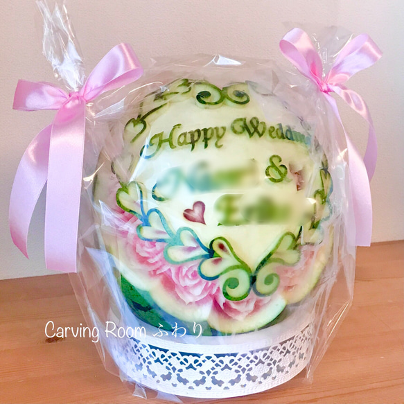 結婚式のウェルカムコーナーをスイカで素敵に飾りましょう。【オーダーフルーツカービング】 P2103827861(16100円)