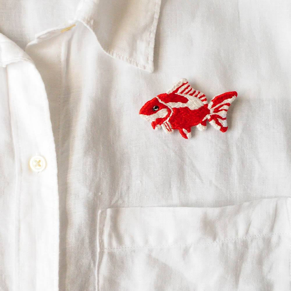 手刺繍ブローチ｜金魚(和金・大)