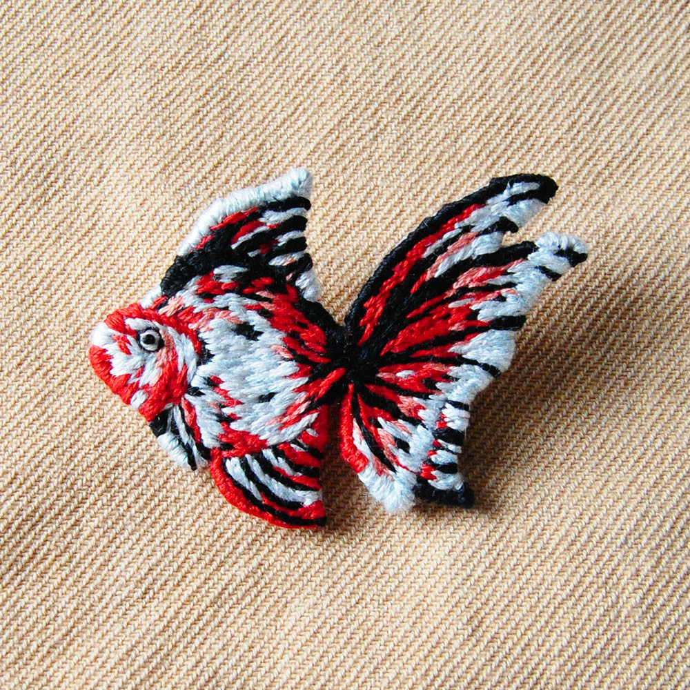 手刺繍ブローチ｜金魚(琉金・大)