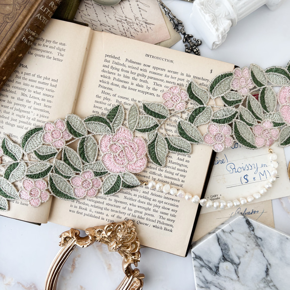 薔薇と真珠：くすみカラーのレースとパールのチョーカー　SV355 3枚目の画像