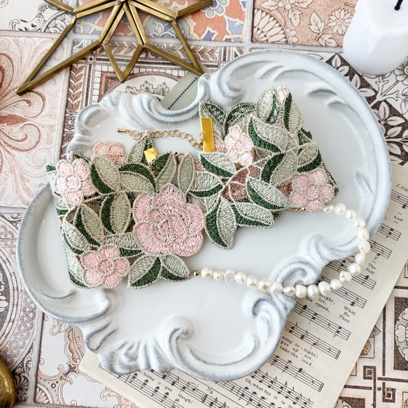 薔薇と真珠：くすみカラーのレースとパールのチョーカー　SV355 2枚目の画像