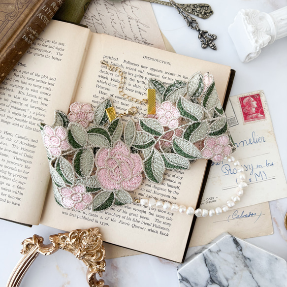 薔薇と真珠：くすみカラーのレースとパールのチョーカー　SV355 7枚目の画像