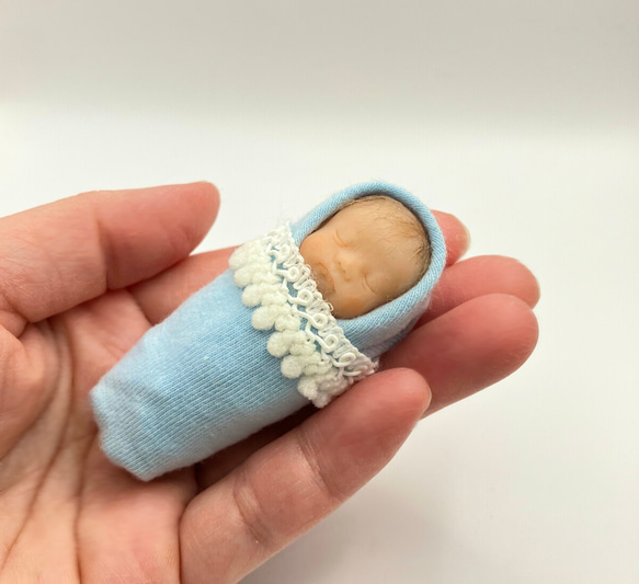 樹脂粘土ベビー ミニチュア 赤ちゃん おくるみ その他人形