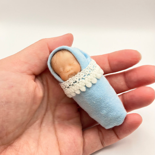 樹脂粘土ベビー ミニチュア 赤ちゃん おくるみ その他人形