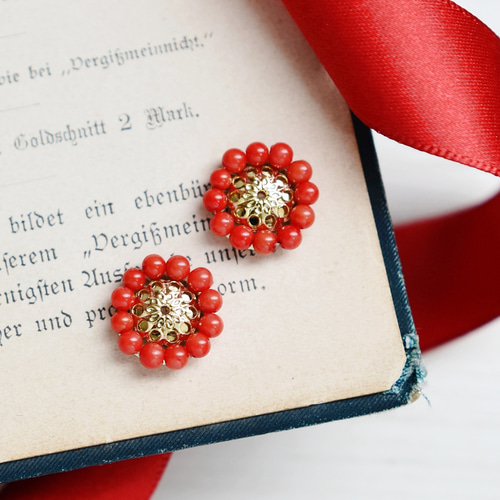 チタンピアス・小】赤珊瑚 アンティークレトロなお花 ・ 3月