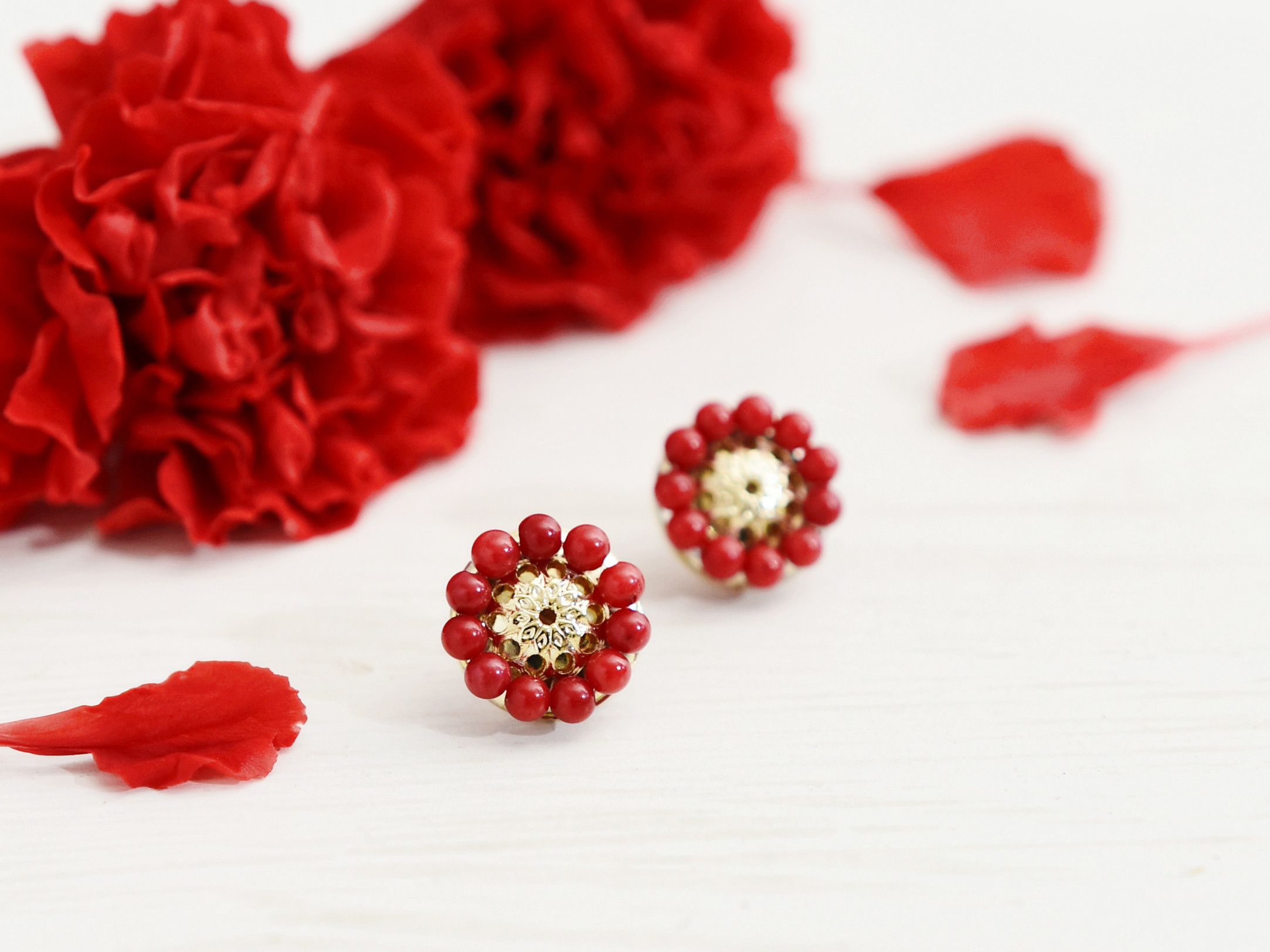 ピアス 赤いお花モチーフ Paccaral