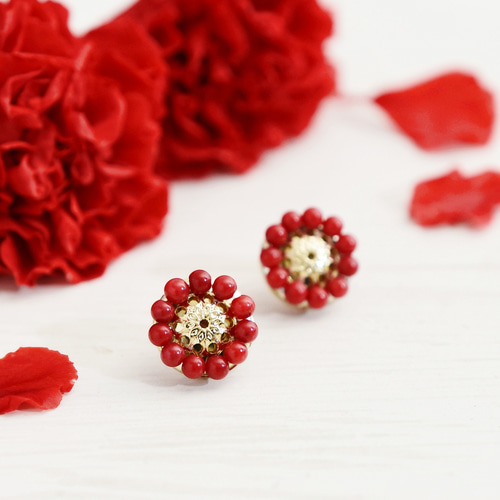 チタンピアス・小】赤珊瑚 アンティークレトロなお花 ・ 3月