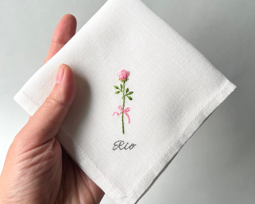 手刺繍入り　リネンクロス/リネンハンカチ【一重咲の白いバラ】 手刺繍入り リネンクロス/リネンハンカチ【一重咲の白いバラ