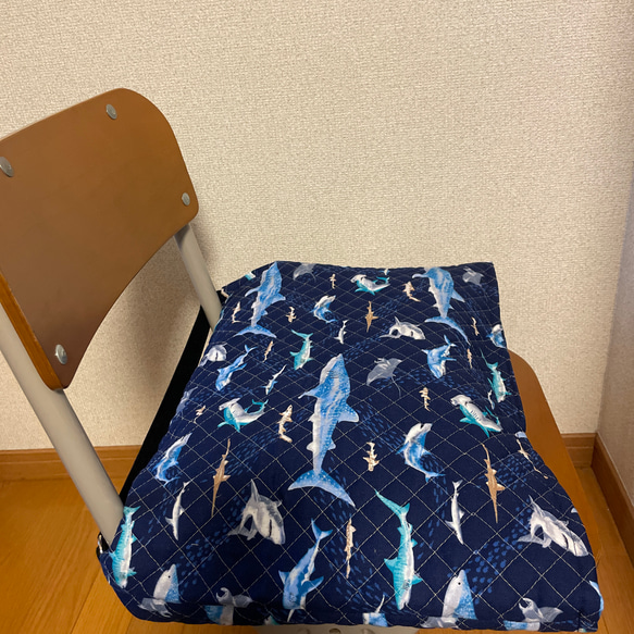 防災頭巾カバー 座布団用 ゴム替え可 長方形 青サメ 防災頭巾