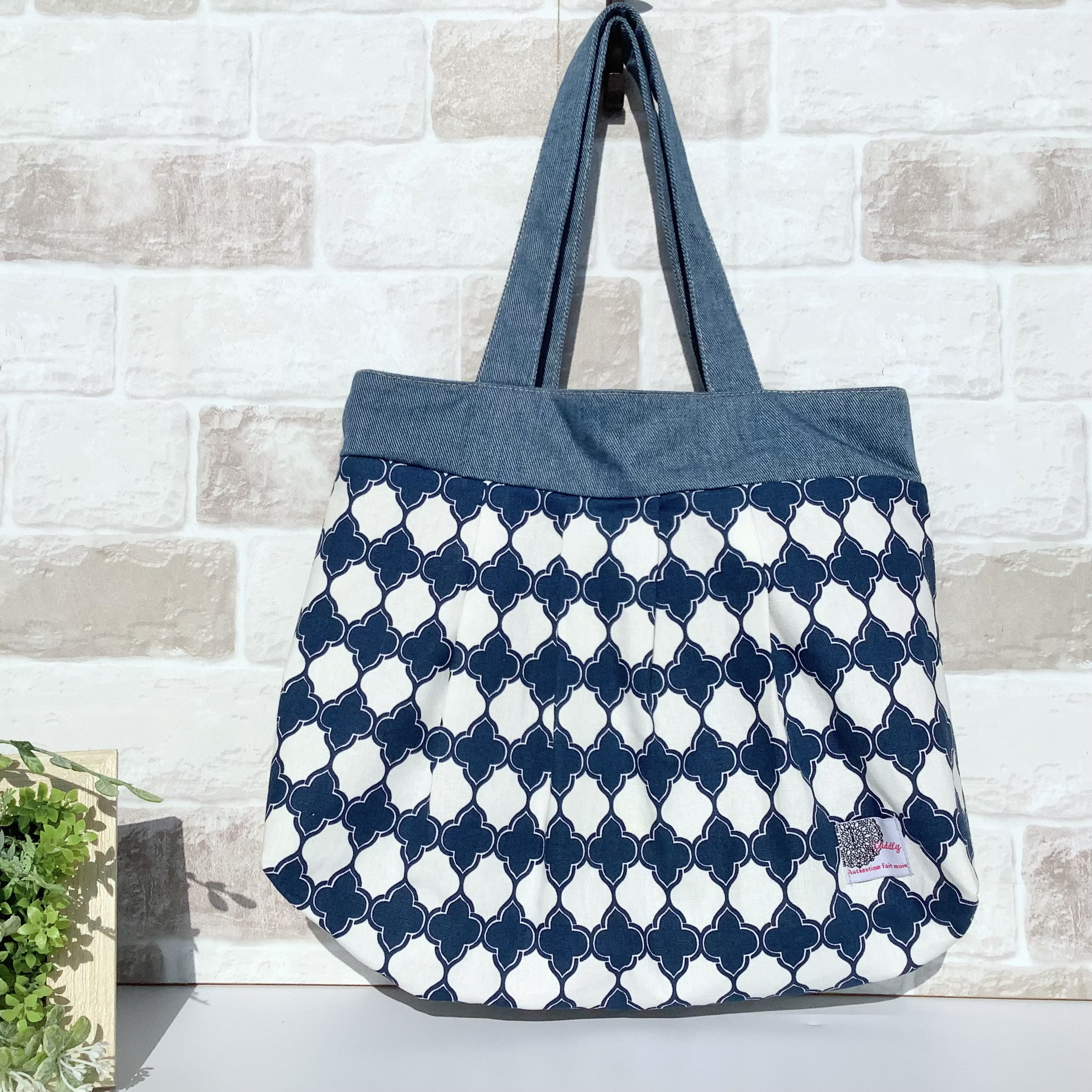 【ファスナー付きMサイズ】モロッカン柄　綿麻グラニーバッグ　ホワイト　＜通勤バッグにオススメサイズ！＞