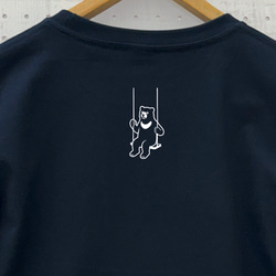 [濃紺で汗染みも目立ちにくい綿100％ Ｔシャツ ] 空中ブランコ熊 ネイビー 紺 メンズ レディース tシャツ クマ 4枚目の画像