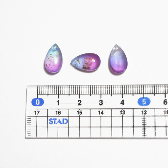 箔付きすりガラス風ドロップビーズ　紫＆青12個（160）　 3枚目の画像