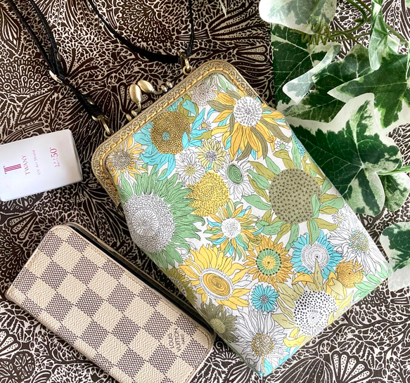 スマホ ポシェット】選べるリバティ ガバッと開く がま口 サコッシュ  