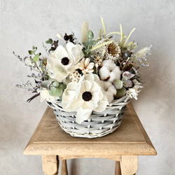 アネモネとユーカリのドライフラワーアレンジメント/バスケット