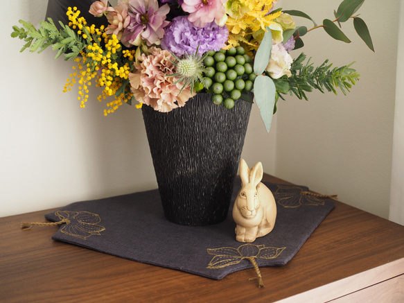 【再販】お家時間を豊かに。 | 手刺繍で彩るお花のランチョンマット 9枚目の画像