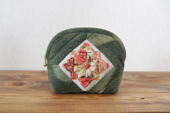 ●みく●ポーチ　ハンドメイド 花柄キルト ○みく○ポーチ ハンドメイド 花柄キルト