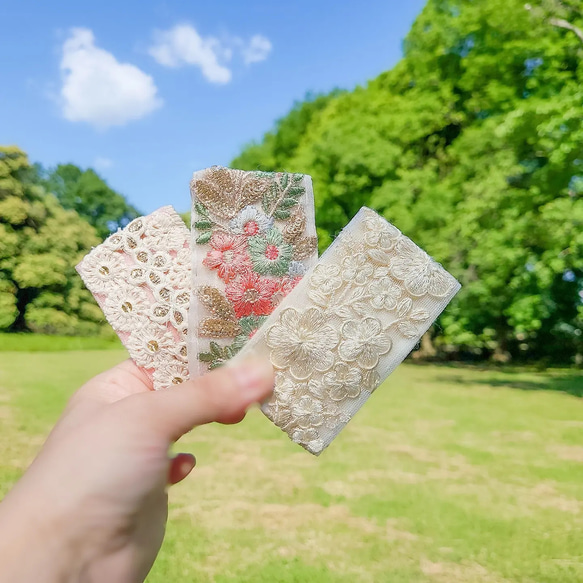 再販　お花の刺繍が美しいパッチン　インド刺繍　リボン　白　ホワイト　簡単ヘアアレンジ　ヘアピン　ヘアアクセサリー 3枚目の画像