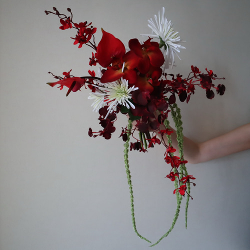 アンスリウムやアマランサスのおしゃれクラッチブーケ