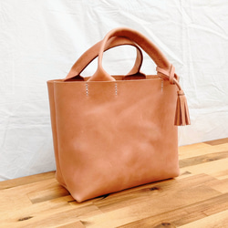 【ヌメ革】手縫いのミニトートバッグ（コンパクト/シンプル/メンズ/レディース/レザー/ミニバッグ/プレゼント）生成り色 3枚目の画像