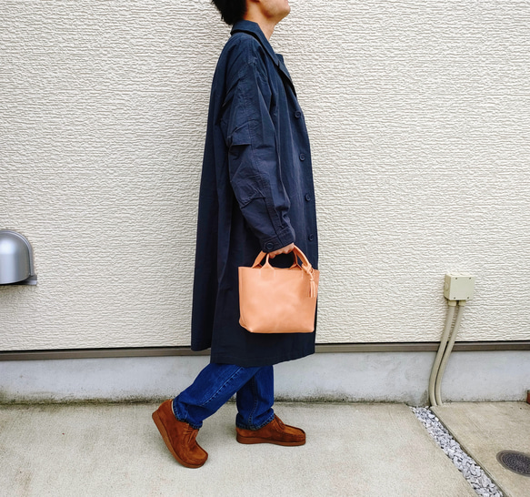 【ヌメ革】手縫いのミニトートバッグ（コンパクト/シンプル/メンズ/レディース/レザー/ミニバッグ/プレゼント）生成り色 15枚目の画像